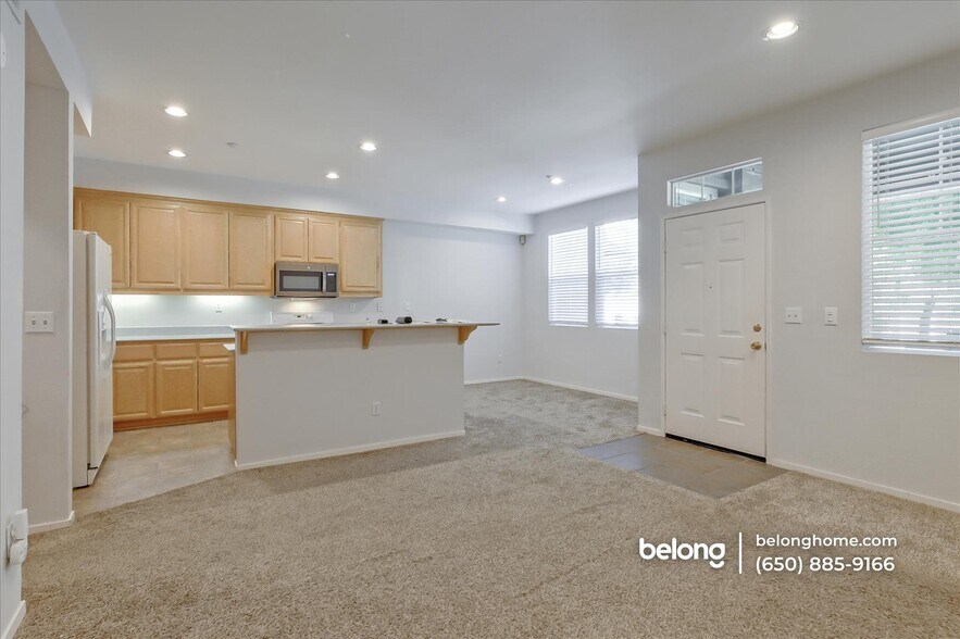 Building Photo - 292 Wildrose Common