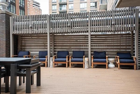 Building Photo - 260 W 26th St