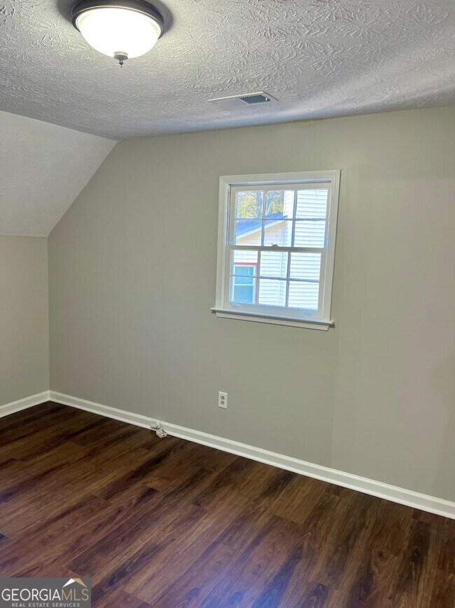 Building Photo - 3990 Rocmar Dr