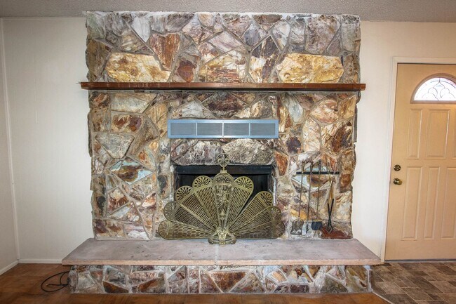 Building Photo - Two Bedroom Prescott Home - HOLD