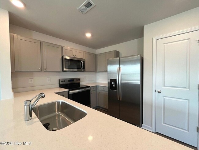 Building Photo - 201 Maddox Dr