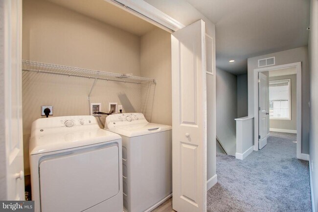 Building Photo - 6110 Sawgrass Ct