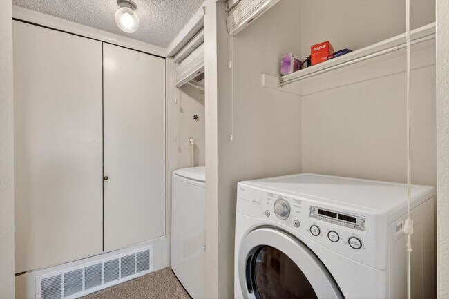 Building Photo - Updated 2 bed 1 bath condo in Arvada!