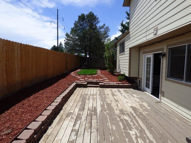 Building Photo - $0 DEPOSIT OPTION.  TRI-LEVEL HOME IN SE AURORA