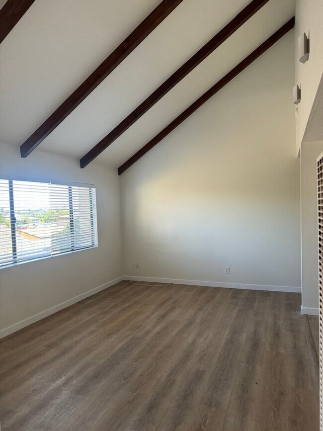 Building Photo - 023rd St 1253