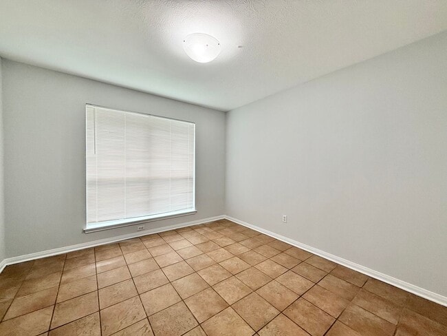 Building Photo - Beautiful One Story Home