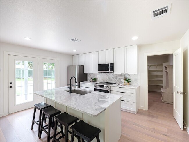 Building Photo - 11224 Pickard Ln