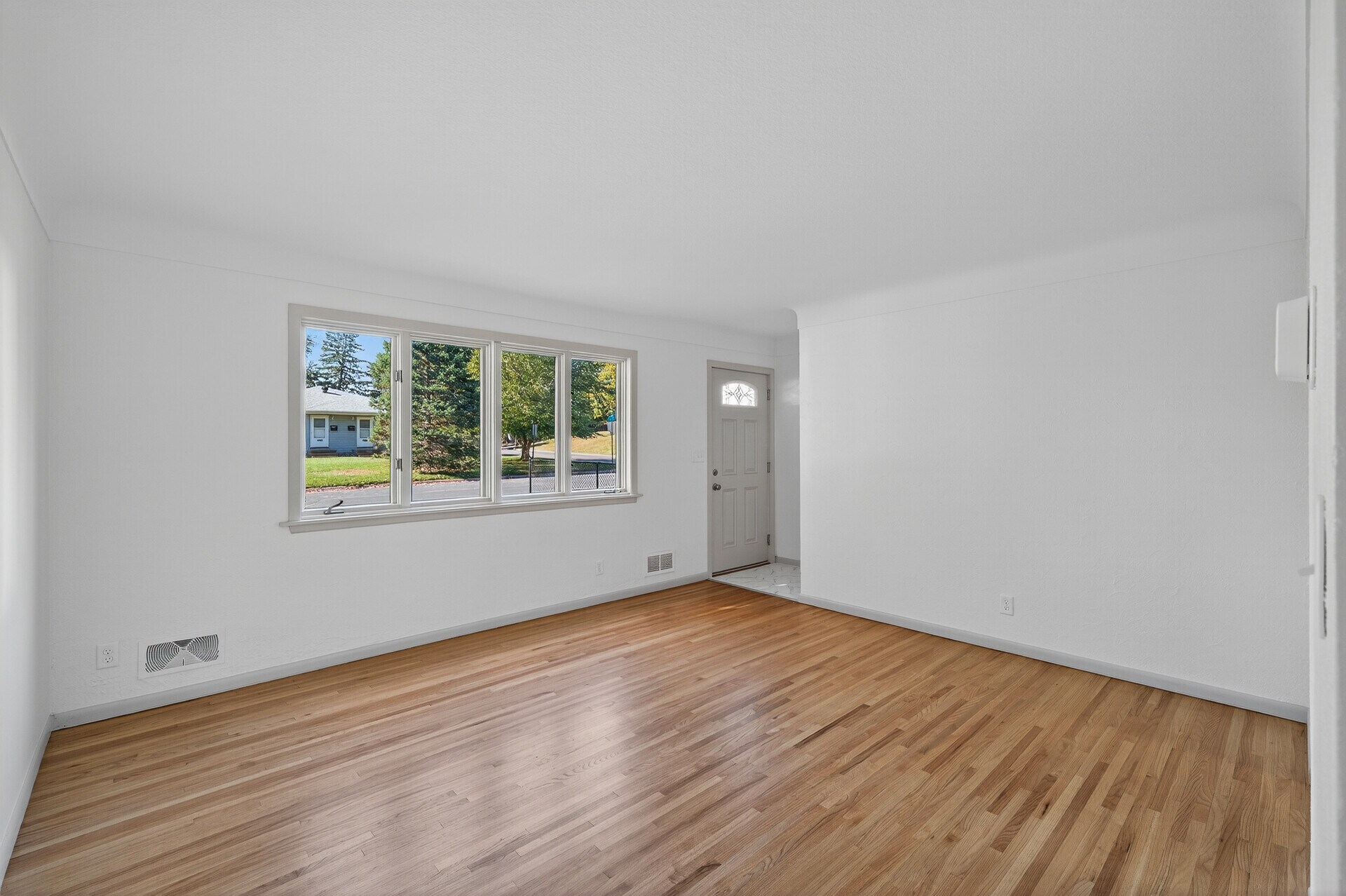 Building Photo - 1205 8th Ave S