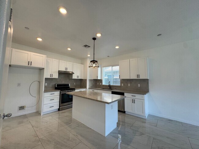 Building Photo - 2469 S Rogers Ln