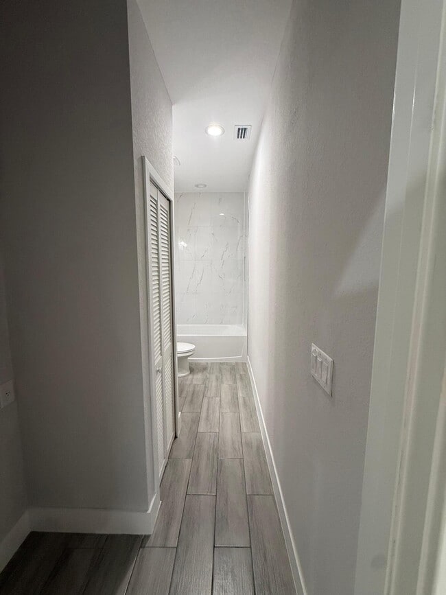 Building Photo - 4800 15th St SW