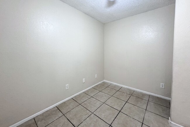 Building Photo - MARVELOUS 2 BEDROOMS 1 BATH FOR LEASE MOVE...