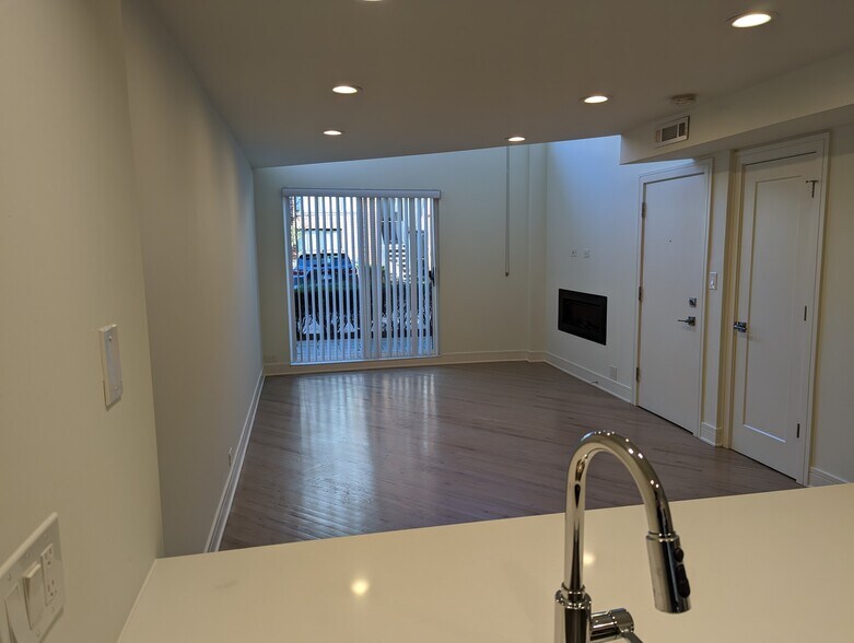 Building Photo - 939 W Grace St