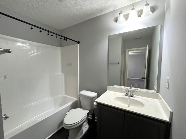 Building Photo - Immaculate 3 Bedroom 3 Bath Townhome in Smyrna!