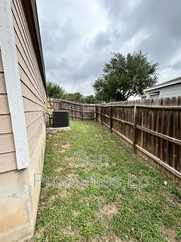 Building Photo - 15416 Kamary Ln