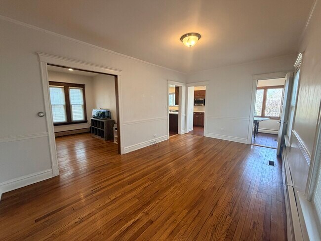 Building Photo - 1018 Oakwood Ave