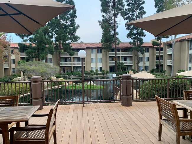 Building Photo - TOP FLOOR 1BD/1BA CONDO AVAILABLE AT THE PLAZA IN PACIFIC BEACH - $2,495/mo