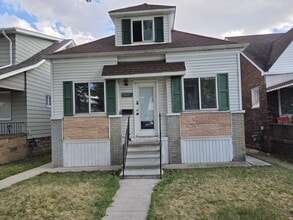 Building Photo - 13835 Barclay St