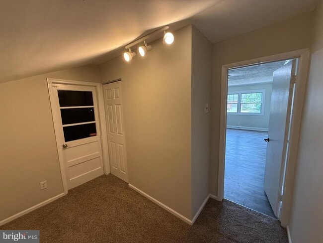 Building Photo - 417 Greenview Dr
