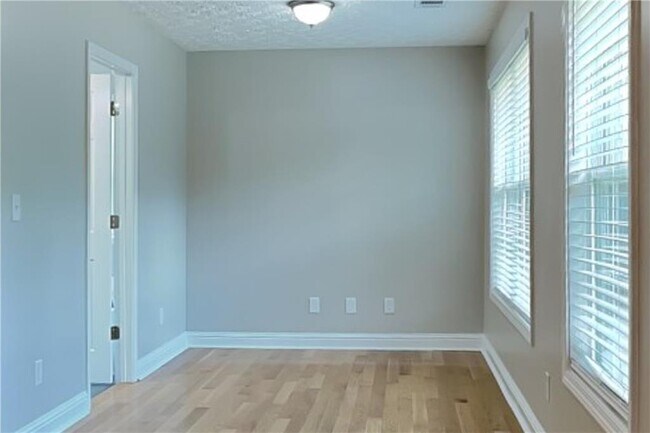 Building Photo - 990 Golden Meadows Ln