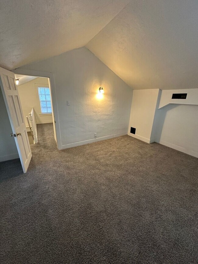 Building Photo - RD1118