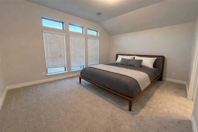 Building Photo - 12807 Spiegel St