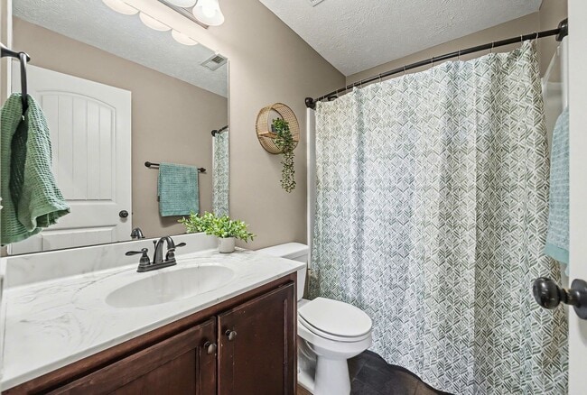 Building Photo - 1304 Freedom Dr