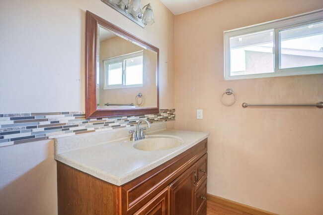 Building Photo - Limited-Time Offer for $2850! 2 bedroom an...