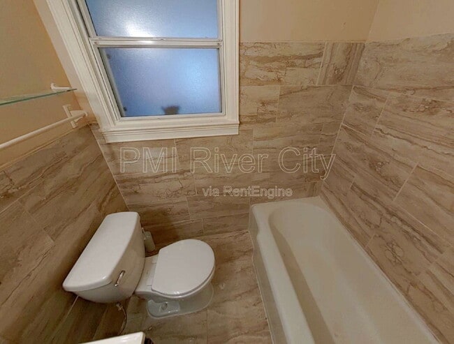 Building Photo - 433 W 70th St