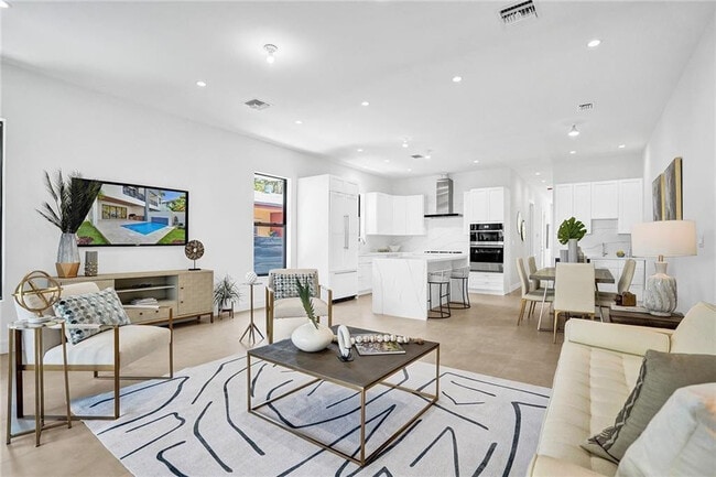 Building Photo - 1211 SE 1st St