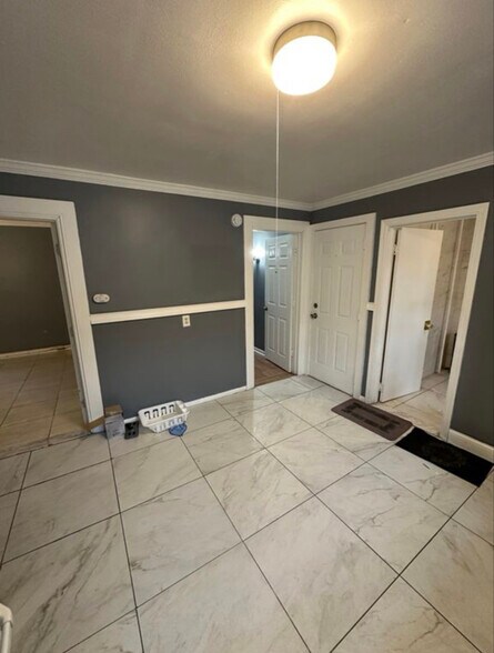 Building Photo - 296 Tolland St