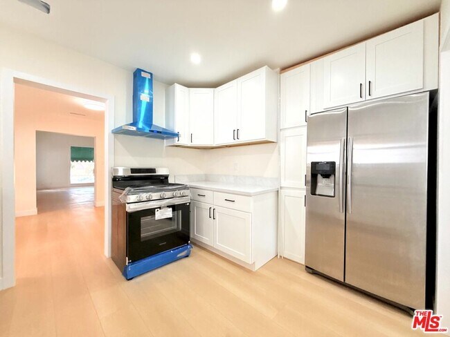 Building Photo - 6132 Whitsett Ave