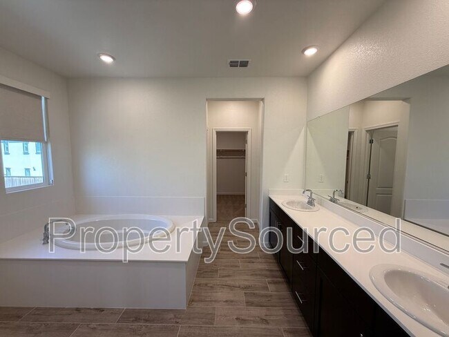 Building Photo - 2920 Reyva Dhillon Ln