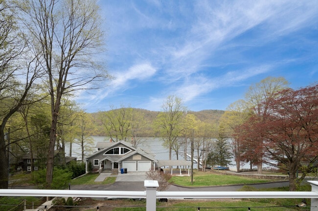 Primary Photo - 5 Juniper Ln
