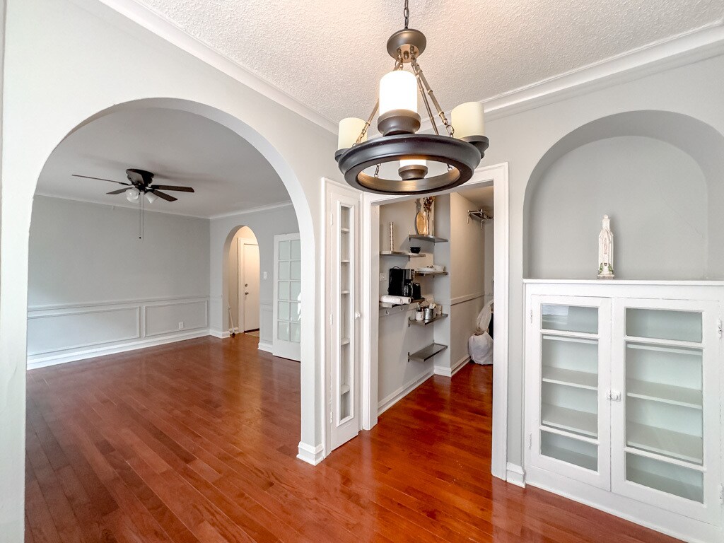 Building Photo - 447 W Surf St