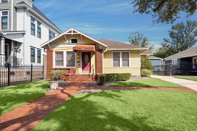 Primary Photo - 512 Heights Blvd