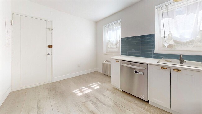 Building Photo - 465 Arborway