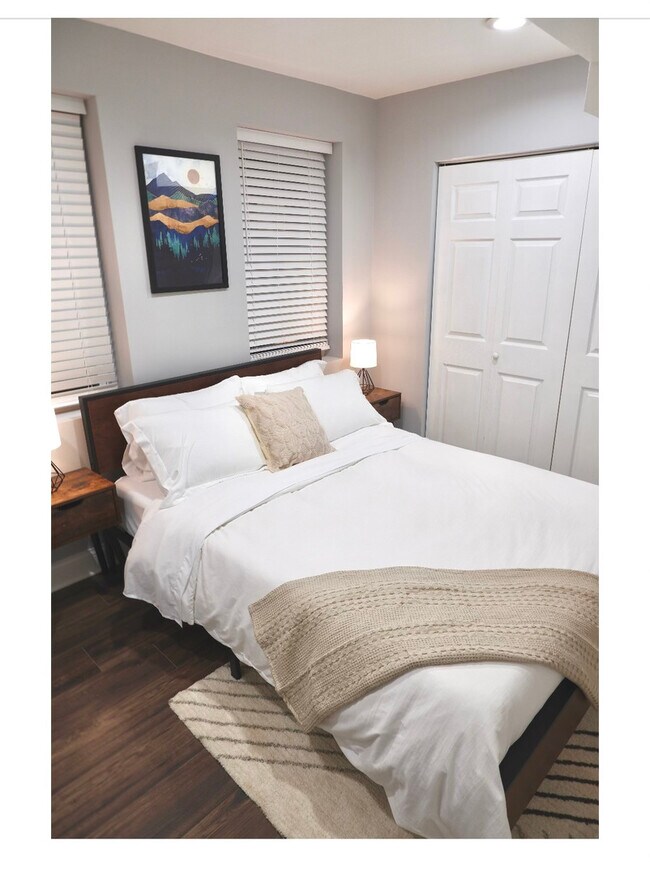 Building Photo - 2944 N Ridgeway Ave