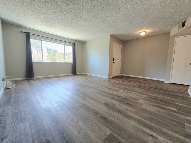 Building Photo - 4 Bedroom Two-Story Home with Downstairs Primary Bedroom & Fireplace