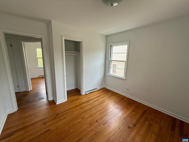 Building Photo - 913 Druid Ave