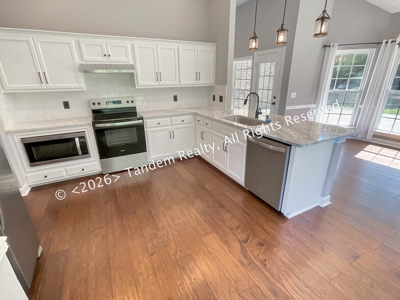 Building Photo - 6500 Lampe Ct
