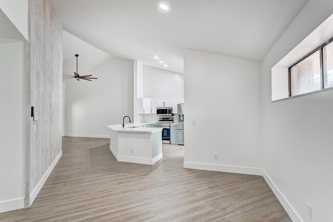 Building Photo - 205 Sea Oats Dr