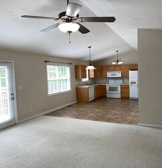 Building Photo - 890 New Village Dr NW