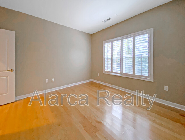 Building Photo - 3933 Arbor Ln