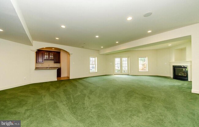 Building Photo - 9005 Edgepark Rd