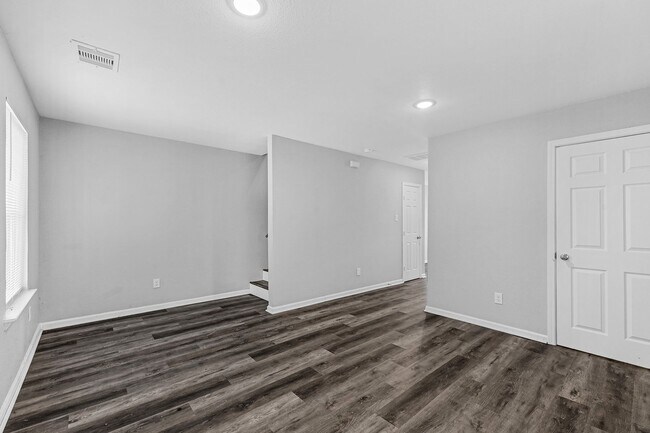 Building Photo - ASAP move in! Charming 3-Bedroom Home in the Heart of Conroe