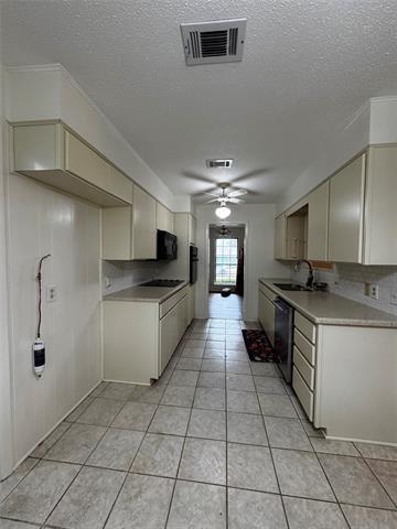 Building Photo - 3205 Pin Oak Dr