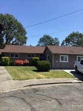 Building Photo - 2409 Pomo Ct