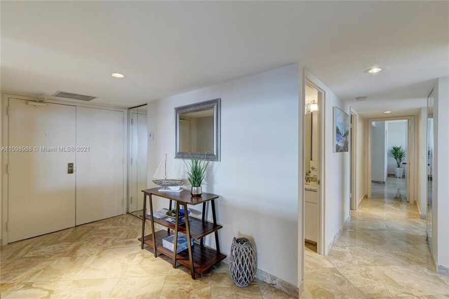 Building Photo - 3410 Galt Ocean Dr