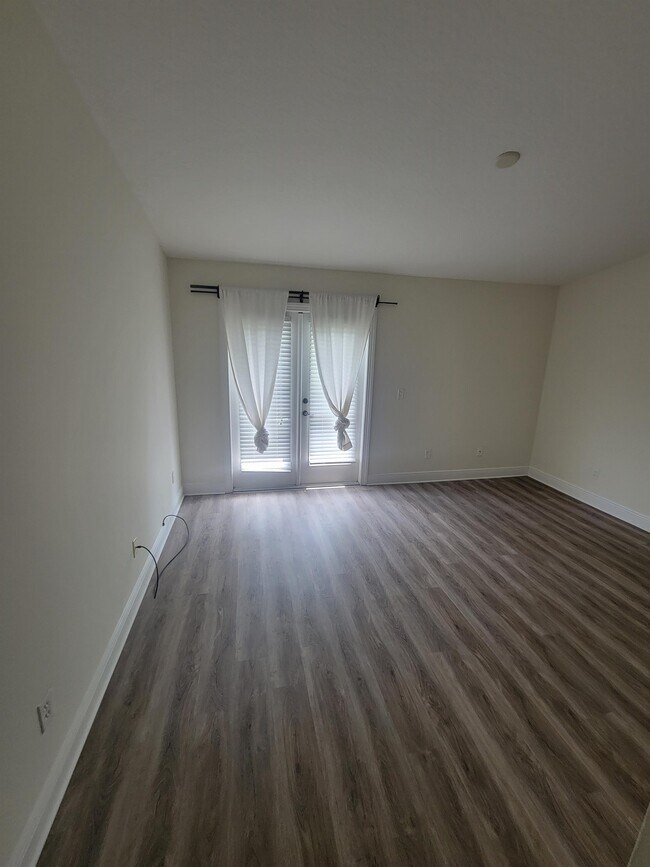 Building Photo - 273 Valencia Cir