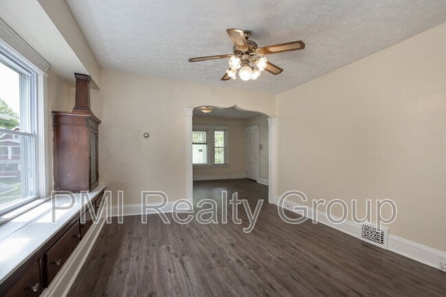 Building Photo - 1459 E 134th St